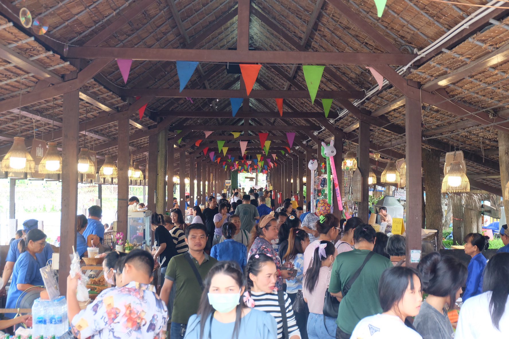 บรรยากาศตลาดน้ำปีกกา