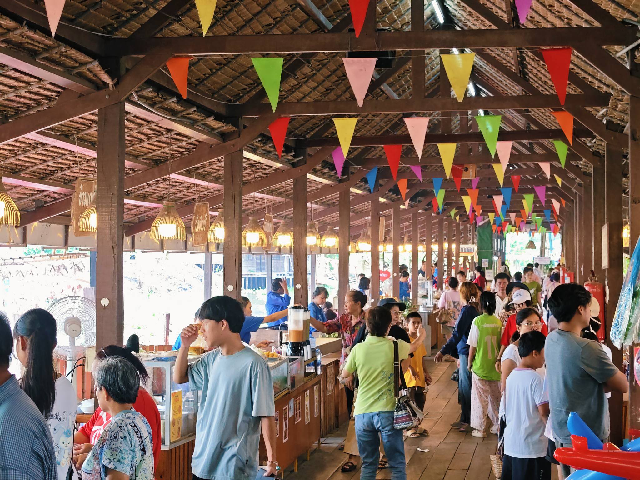 บรรยากาศตลาดน้ำปีกกา